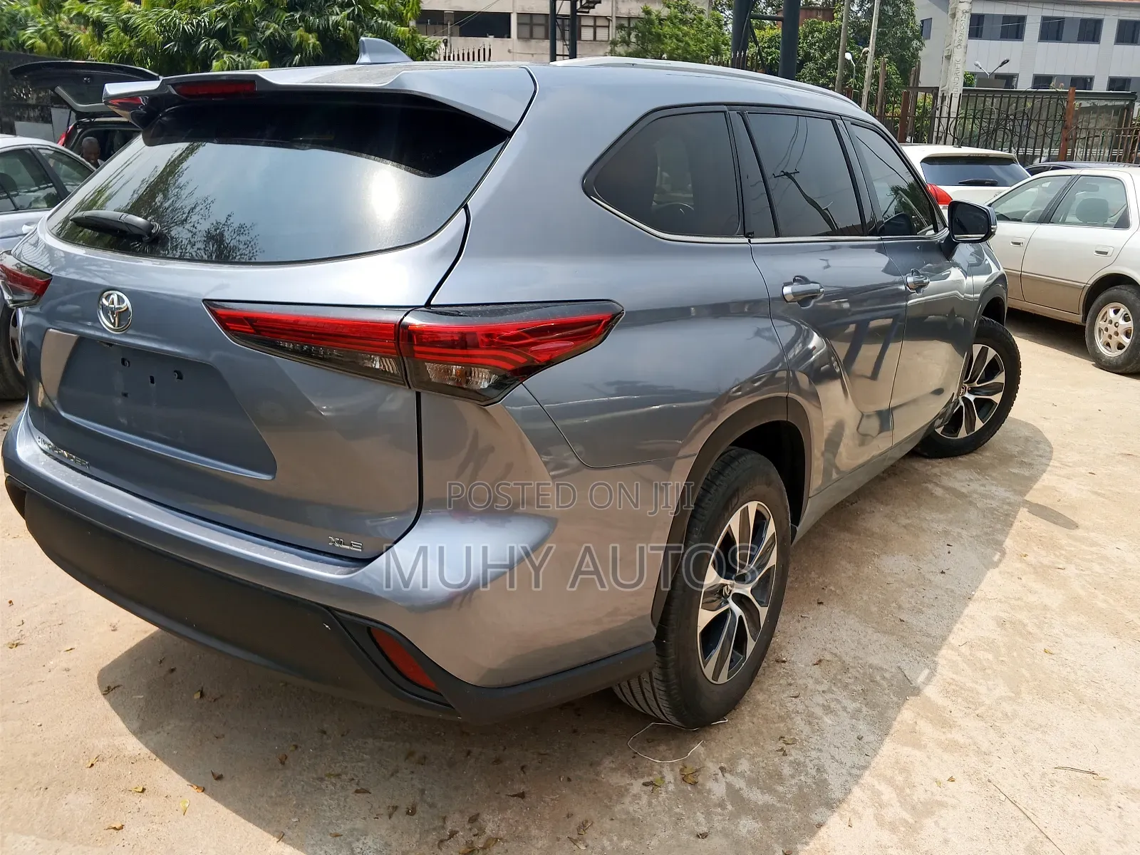 Toyota Highlander XLE 2022 Gray