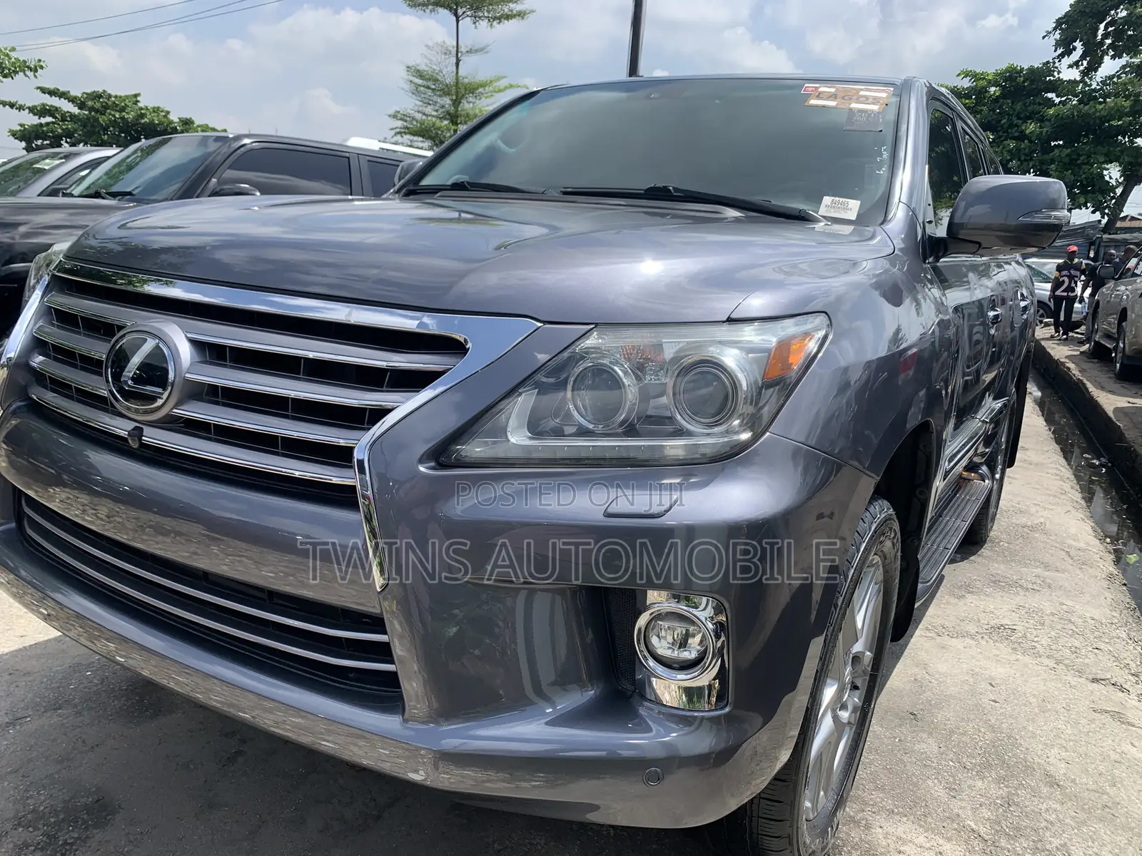 Lexus LX 570 (5 seats) AWD 2015 Gray