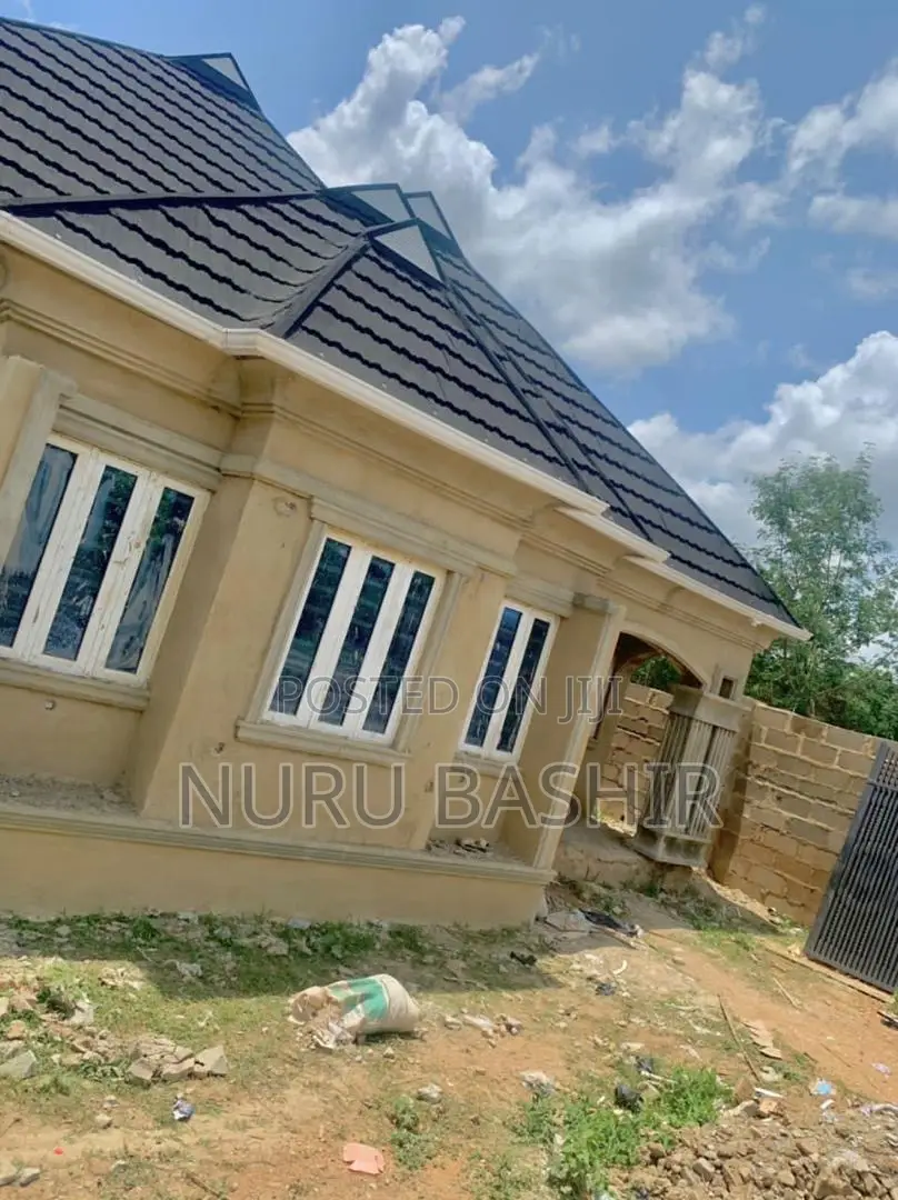 4bdrm Bungalow in Ire Akari, Akala Express for sale