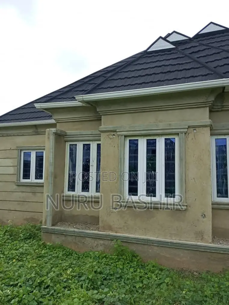 4bdrm Bungalow in Ire Akari, Akala Express for sale
