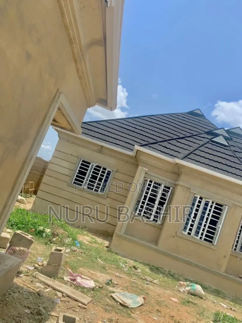 4bdrm Bungalow in Ire Akari, Akala Express for sale