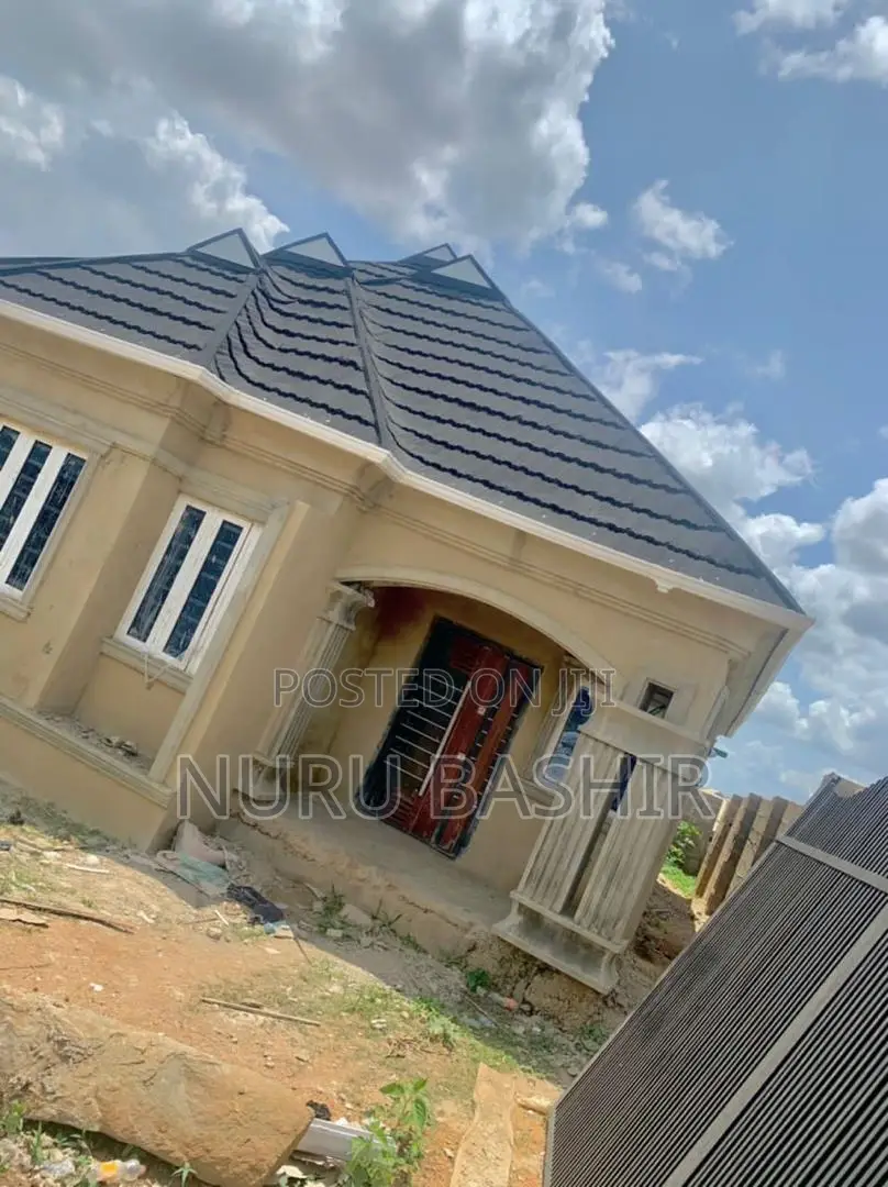 4bdrm Bungalow in Ire Akari, Akala Express for sale