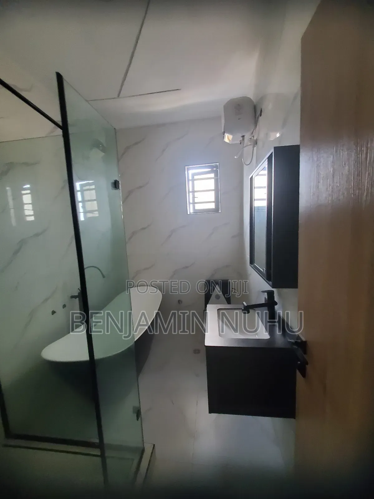 5bdrm Duplex in In A Secure Estate @ for sale