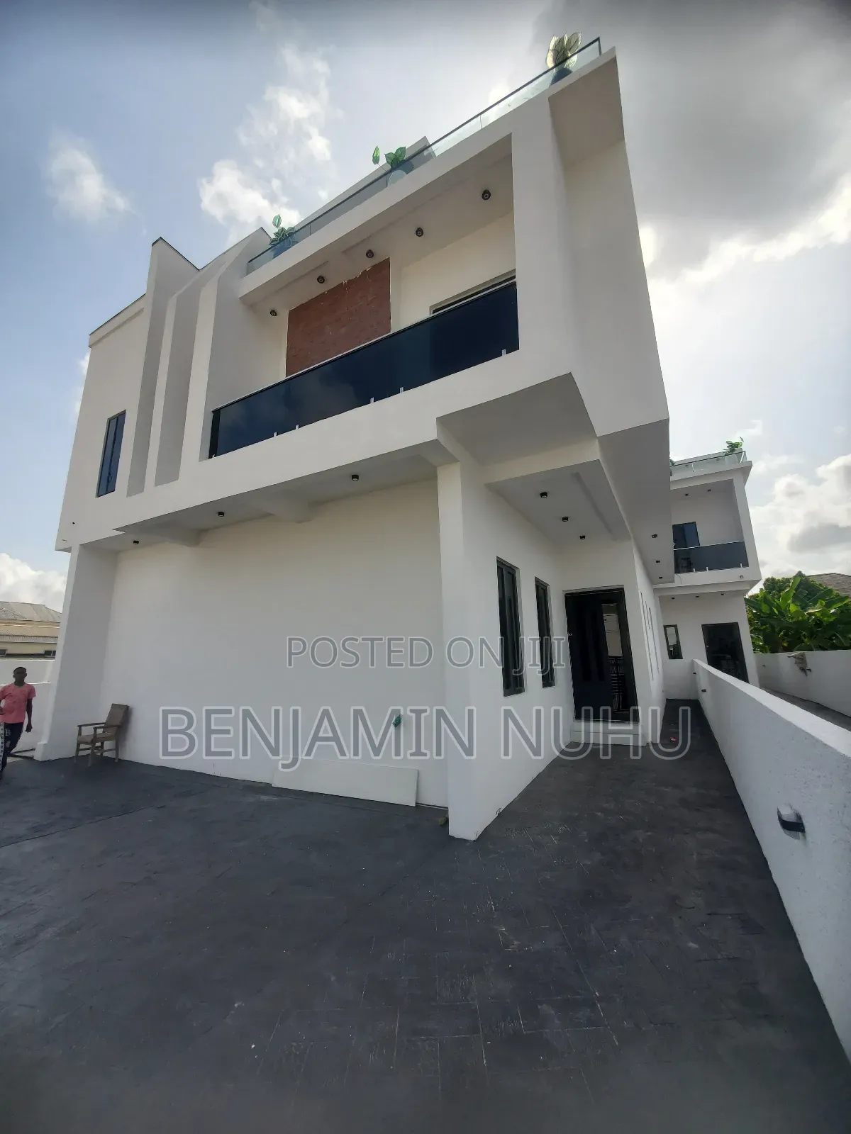 5bdrm Duplex in In A Secure Estate @ for sale