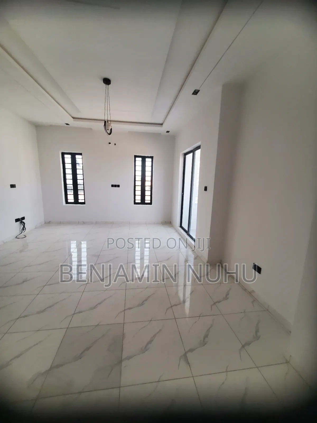 5bdrm Duplex in In A Secure Estate @ for sale