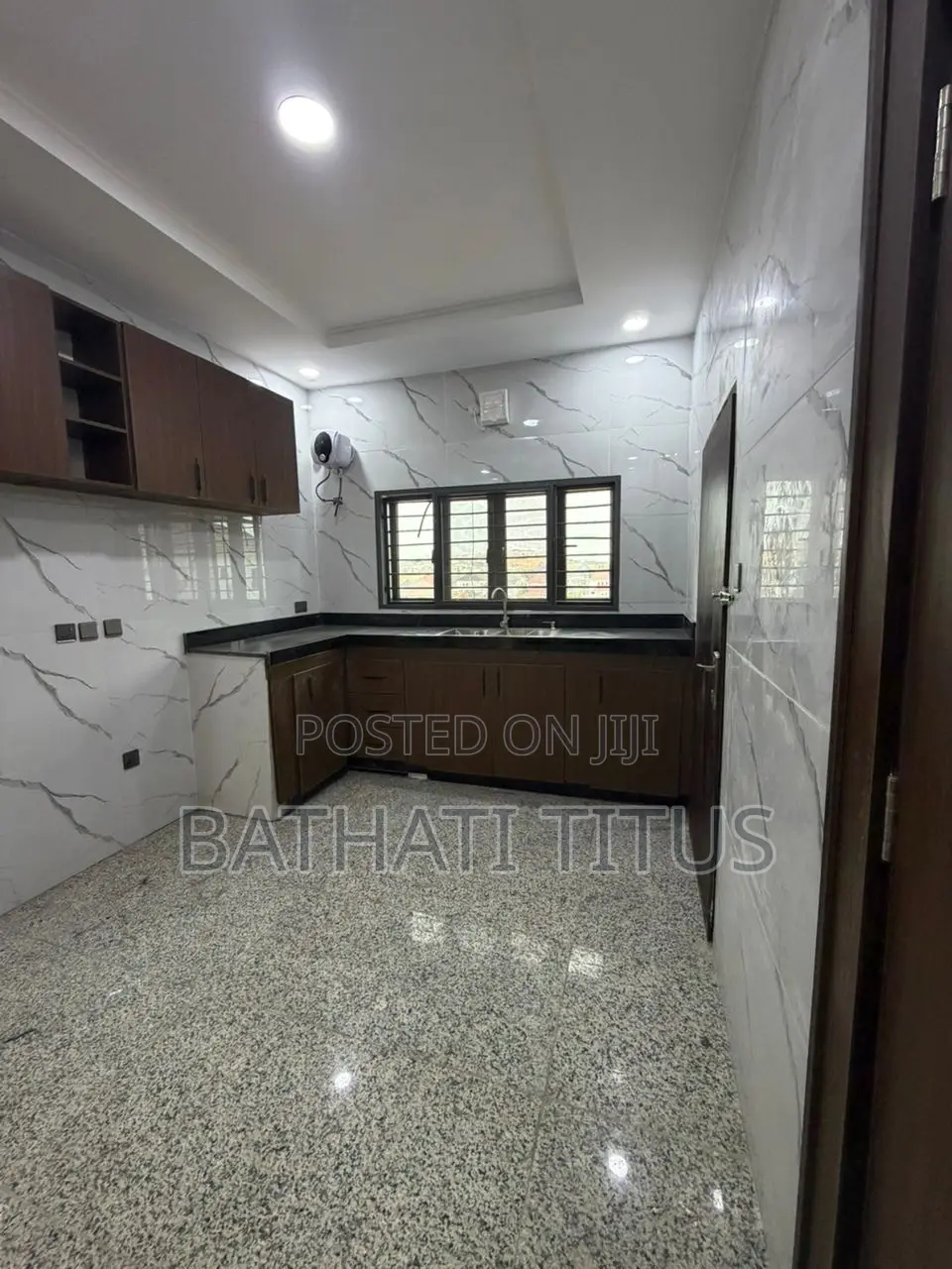 2bdrm Block of Flats in Nnpc Estate, Life Camp for rent