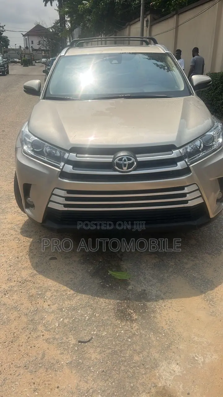 Toyota Highlander Limited 4dr SUV (3.5L 6cyl 6A) 2015 Gold