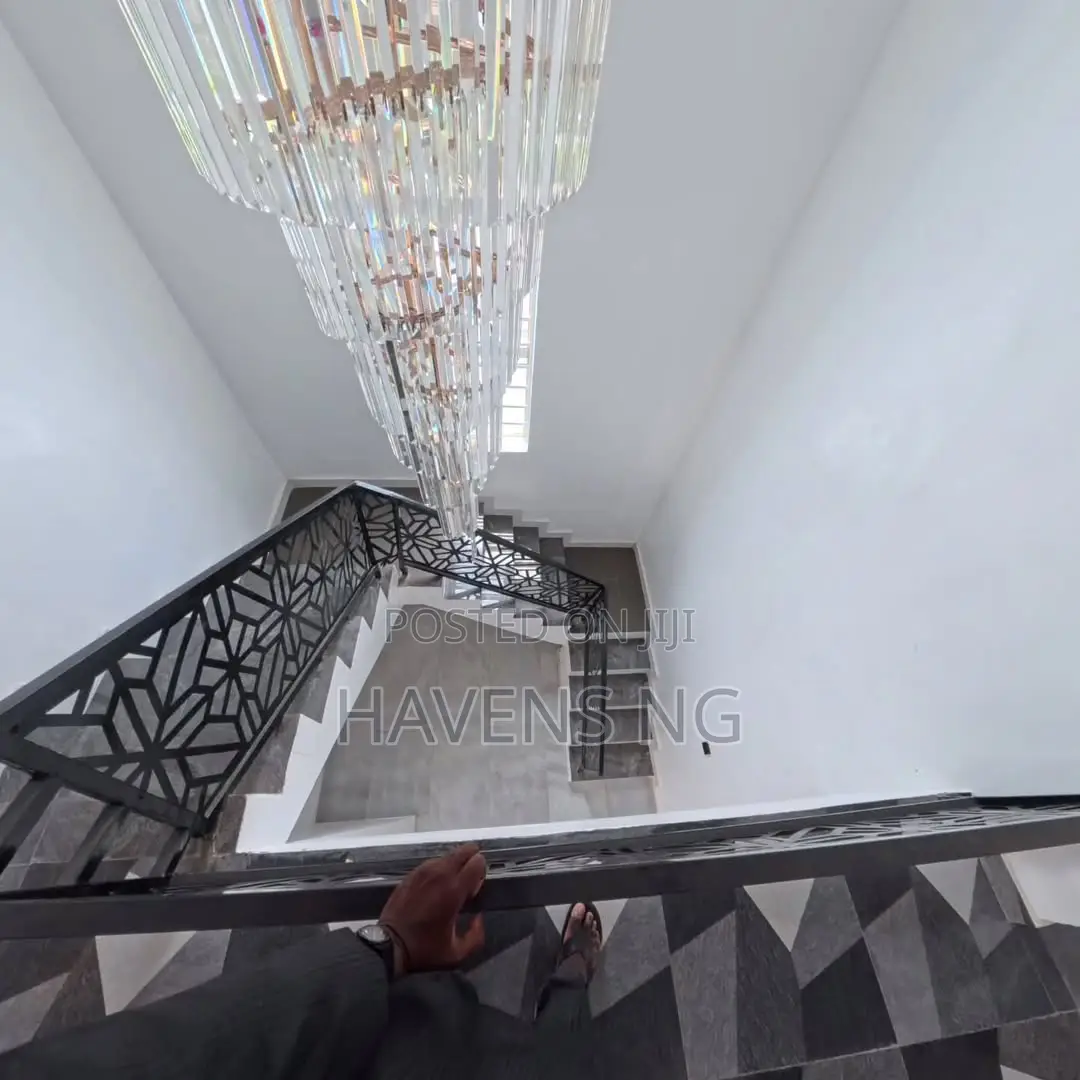 5bdrm Duplex in Dss Quarters Estate, Jericho for sale