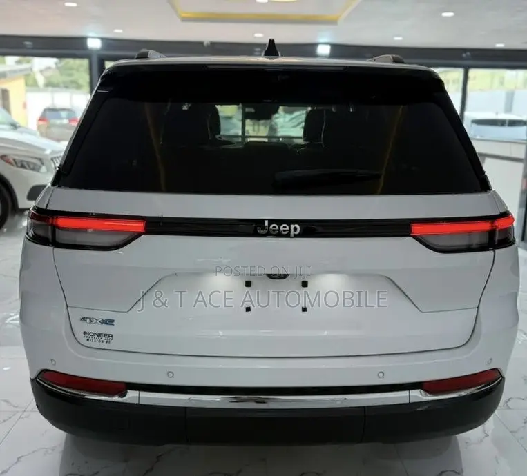Jeep Cherokee 2023 White
