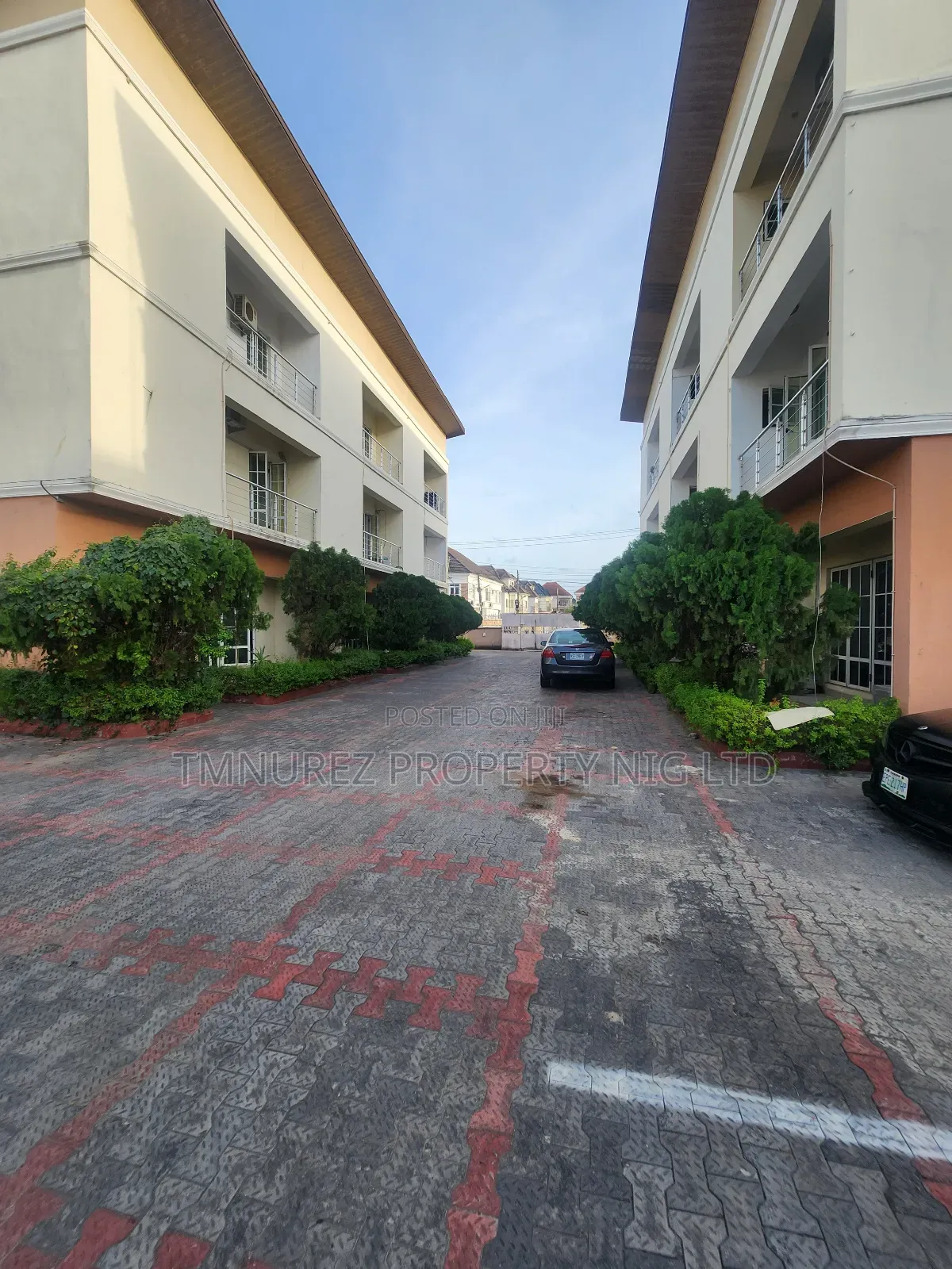 Studio Apartment in Cchevron for rent