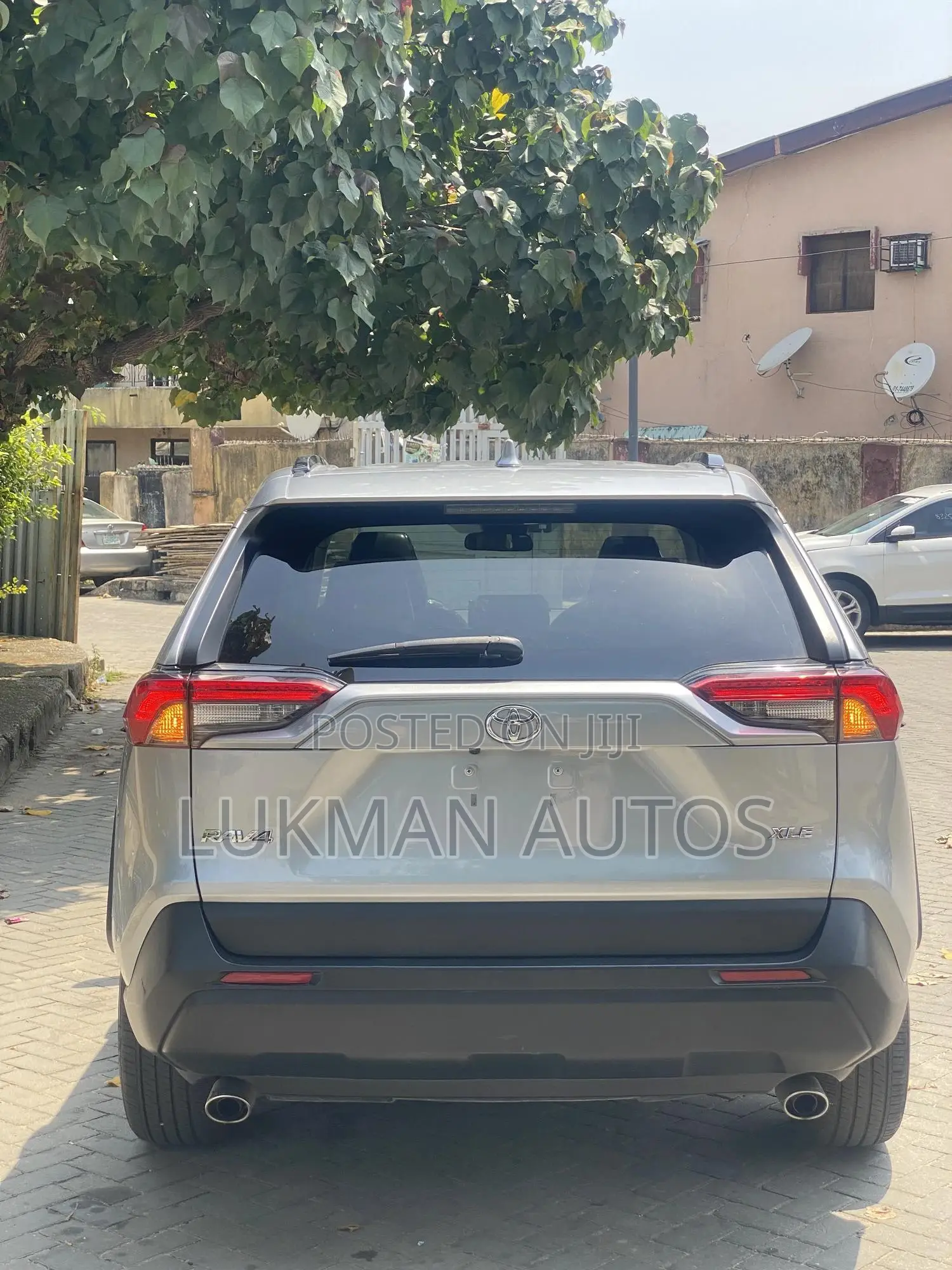 Toyota RAV4 XLE FWD 2020 Silver