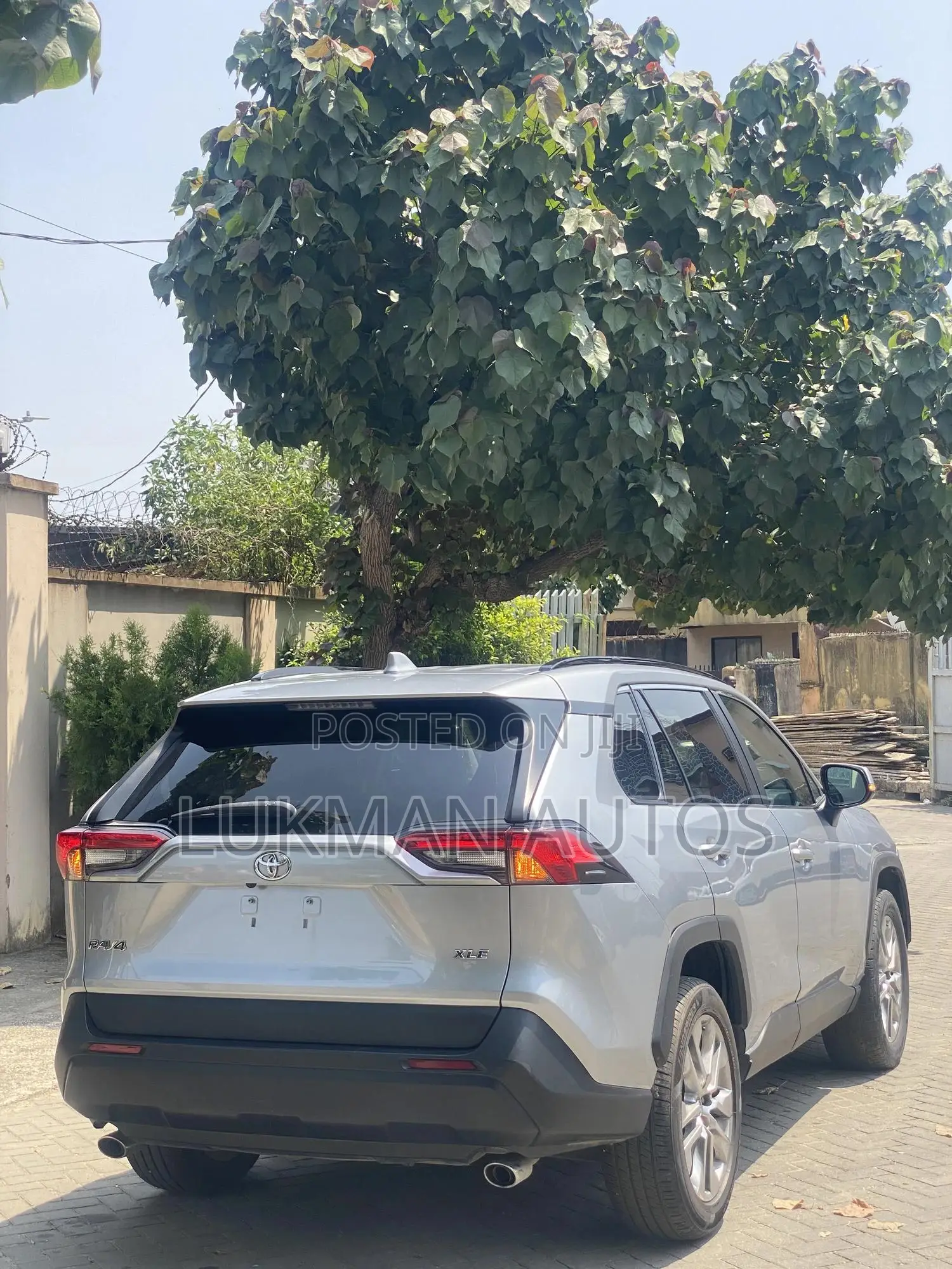 Toyota RAV4 XLE FWD 2020 Silver