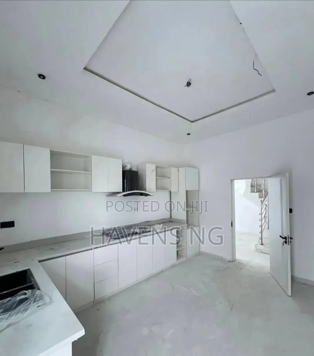 4bdrm Duplex in Ikota for sale