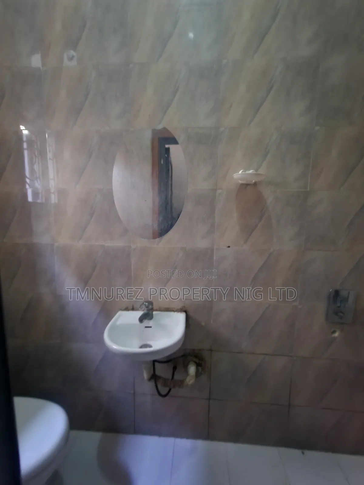1bdrm Apartment in Chevron for rent