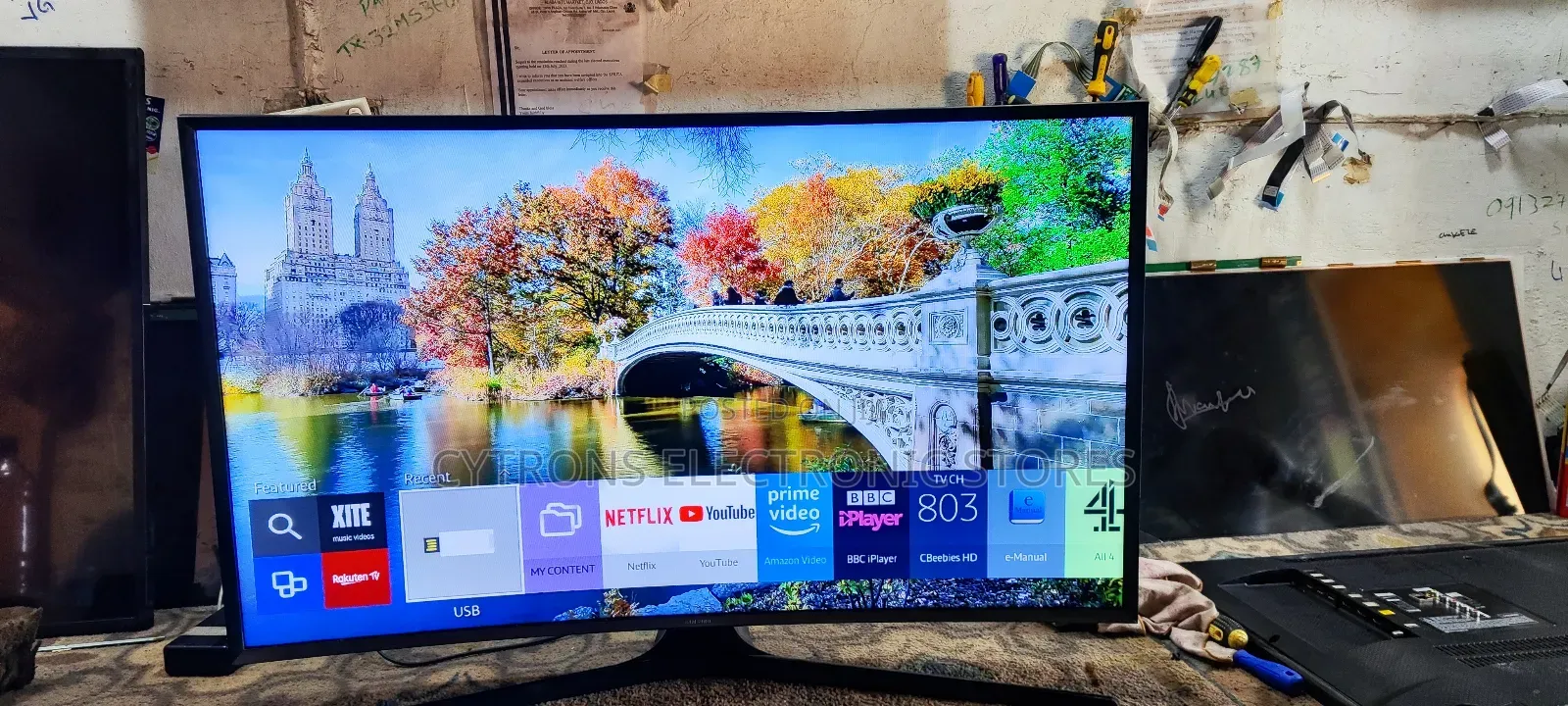 40" Curved Samsung Smart Television