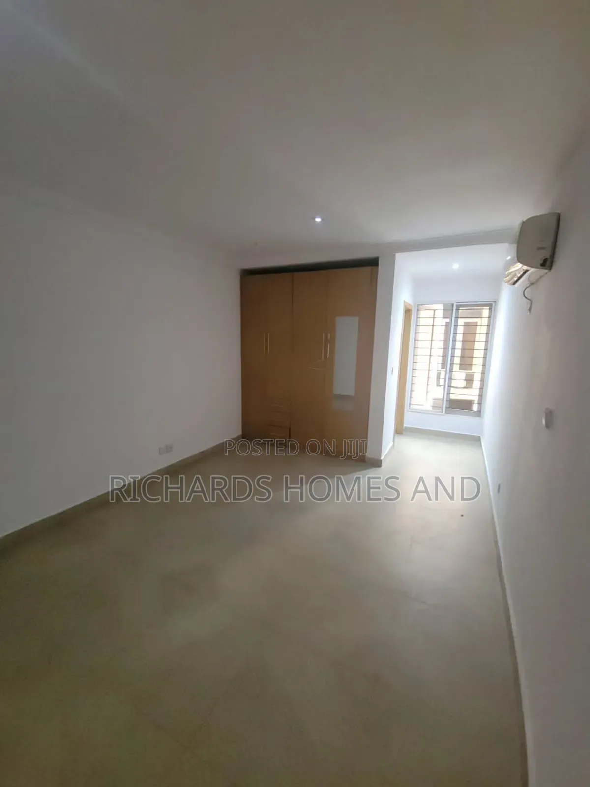 1bdrm Apartment in Lekki Phase 1 for rent