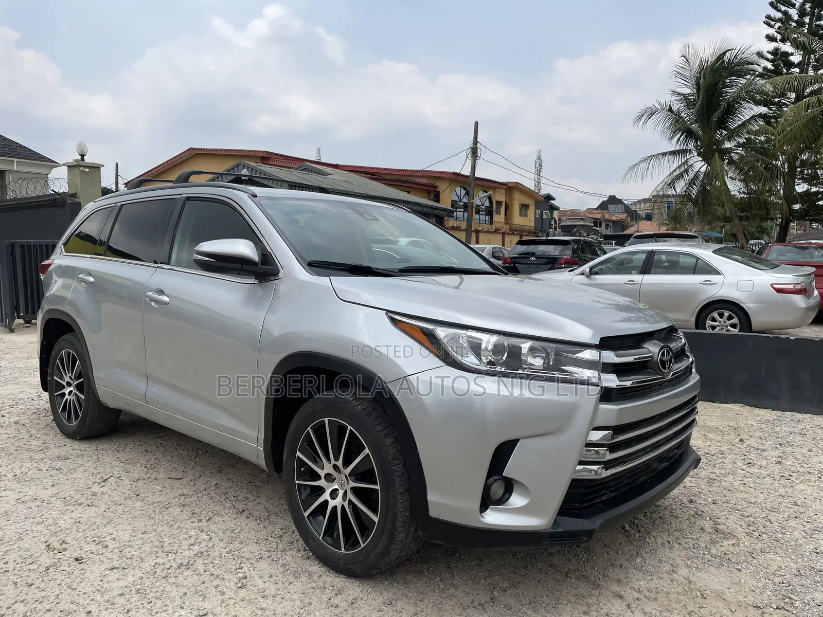 Toyota Highlander SE 4x4 V6 (3.5L 6cyl 8A) 2018 Gray