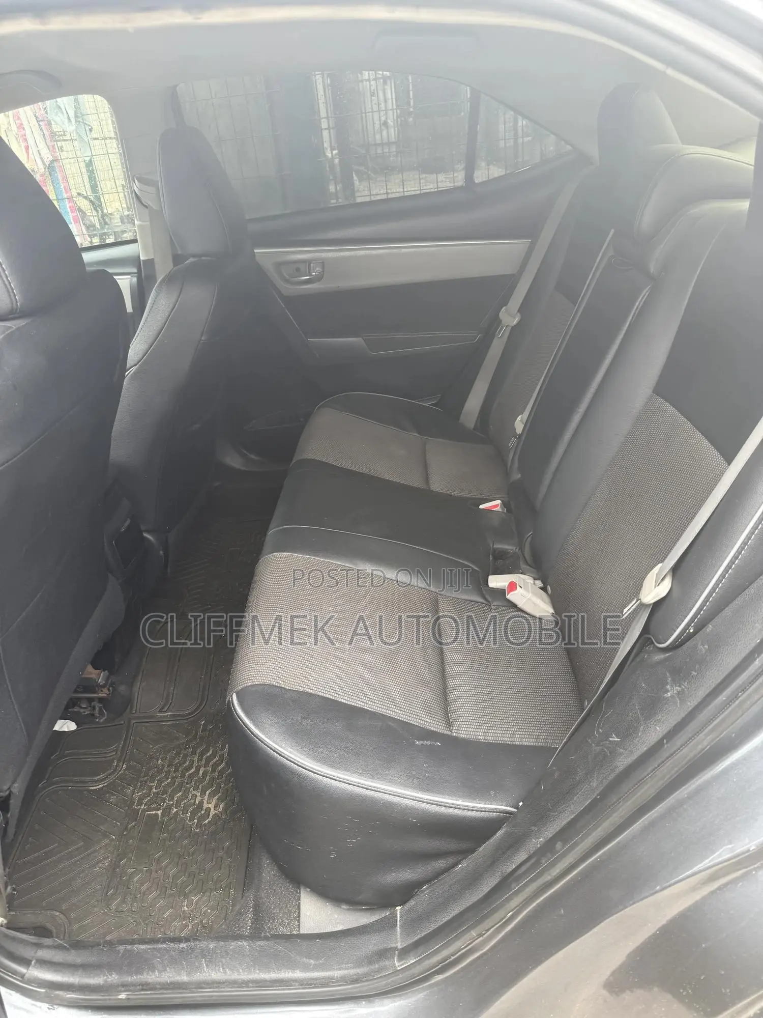 Toyota Corolla S Premium 4dr Sedan (1.8L 4cyl CVT) 2015 Gray