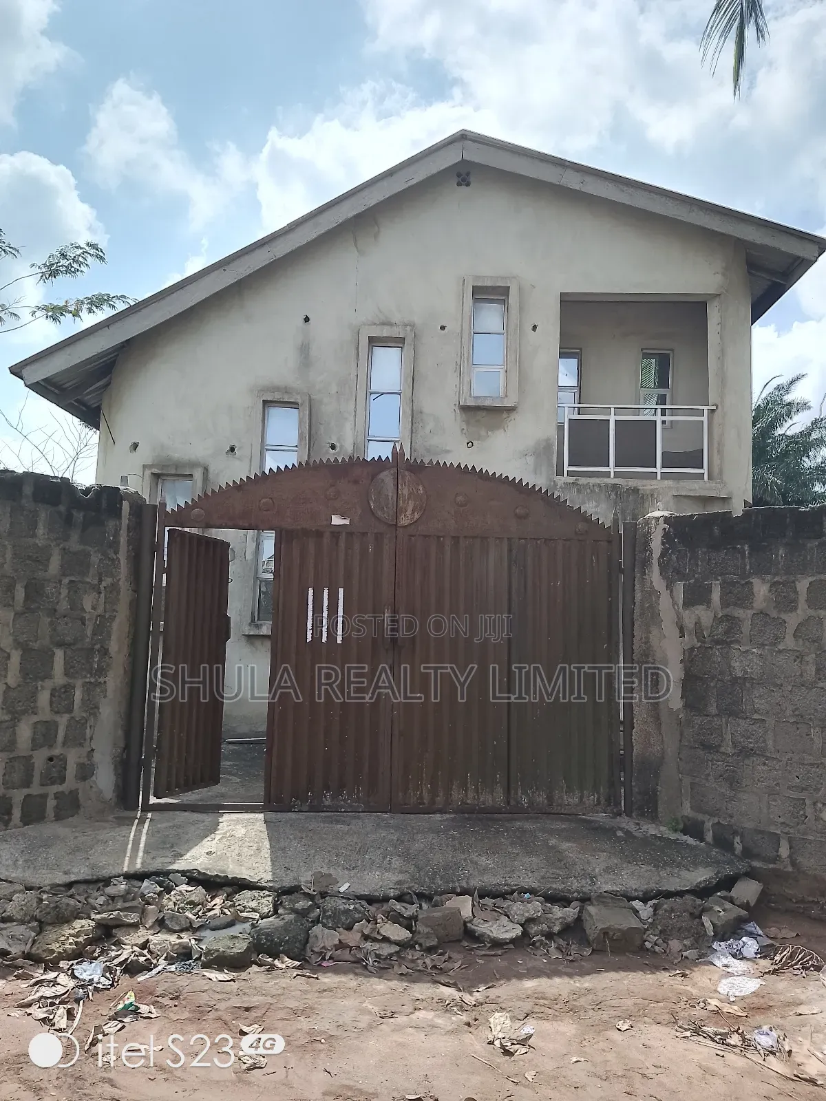 9bdrm Duplex in Okokomaiko for sale