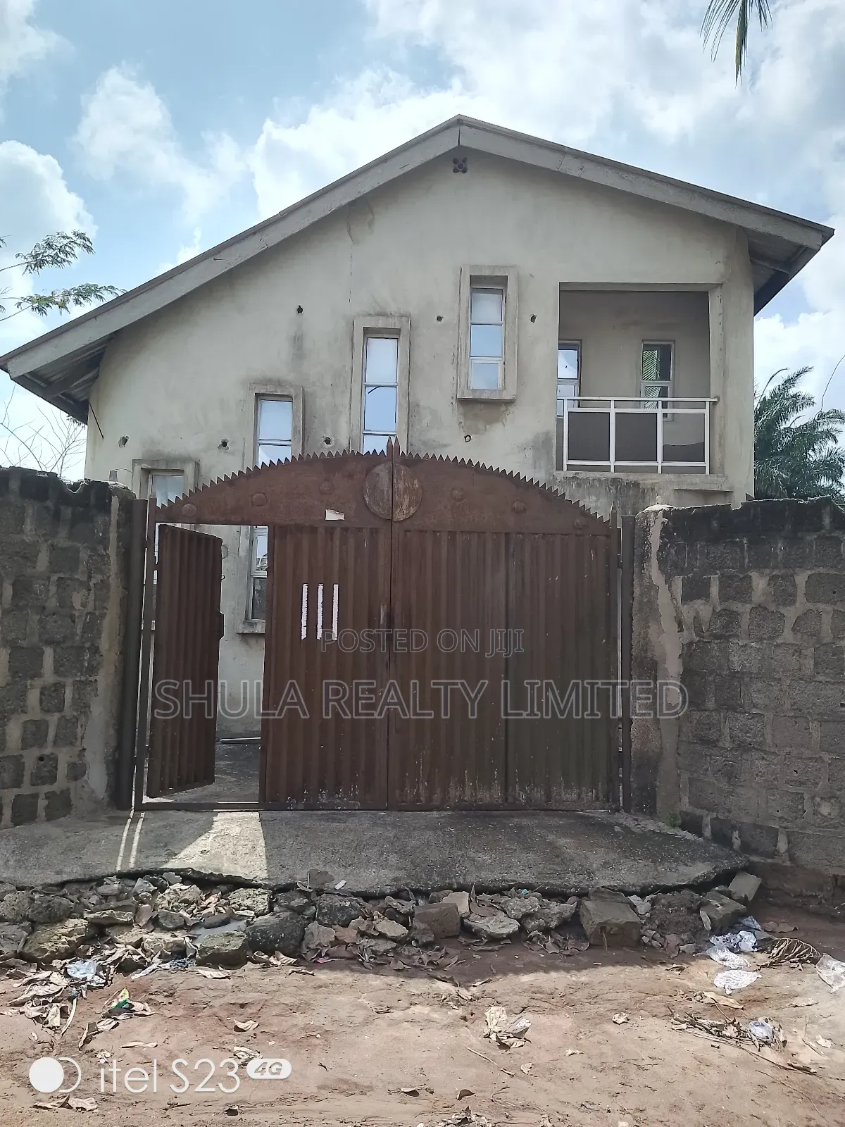 9bdrm Duplex in Okokomaiko for sale