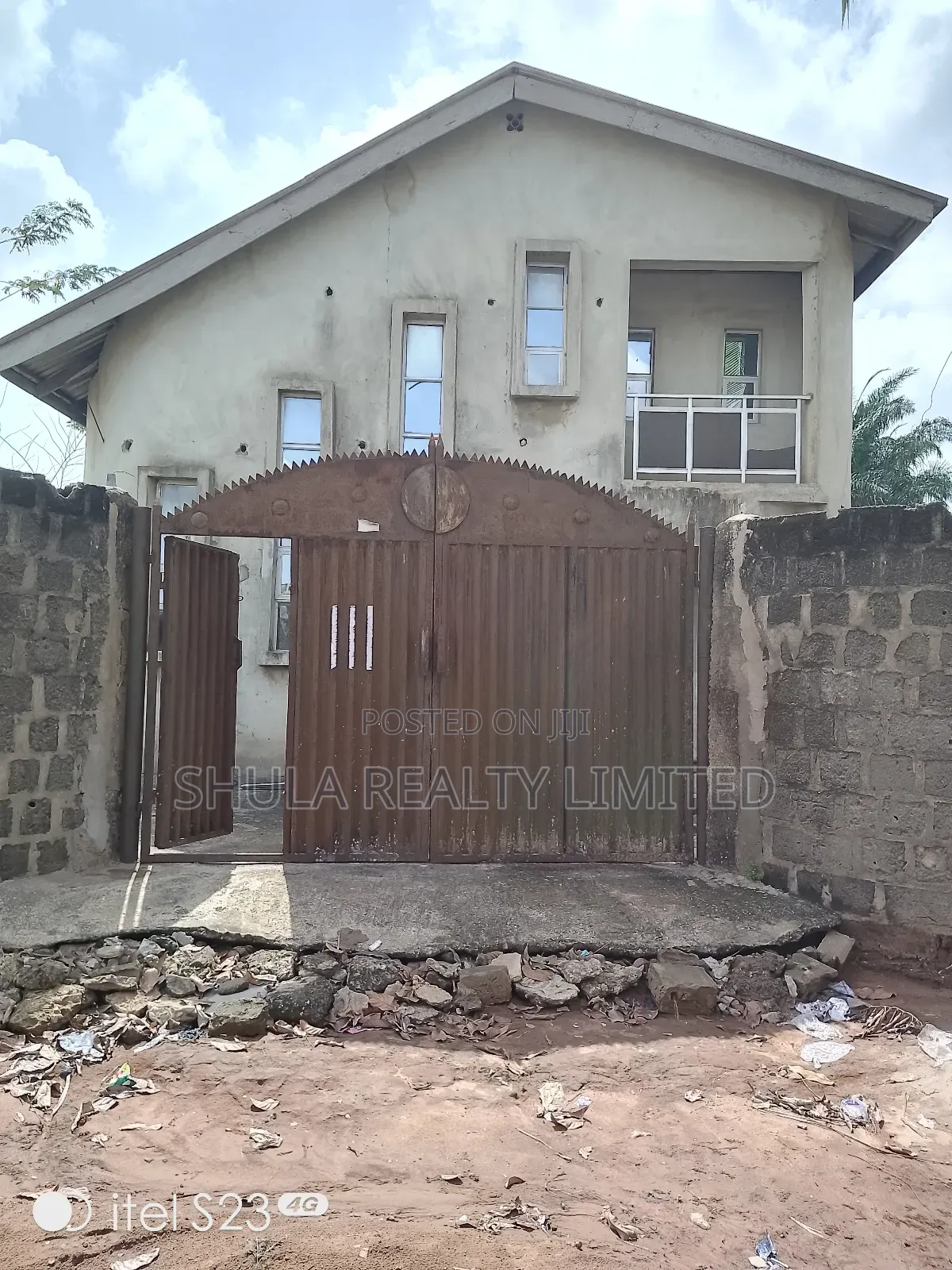 9bdrm Duplex in Okokomaiko for sale