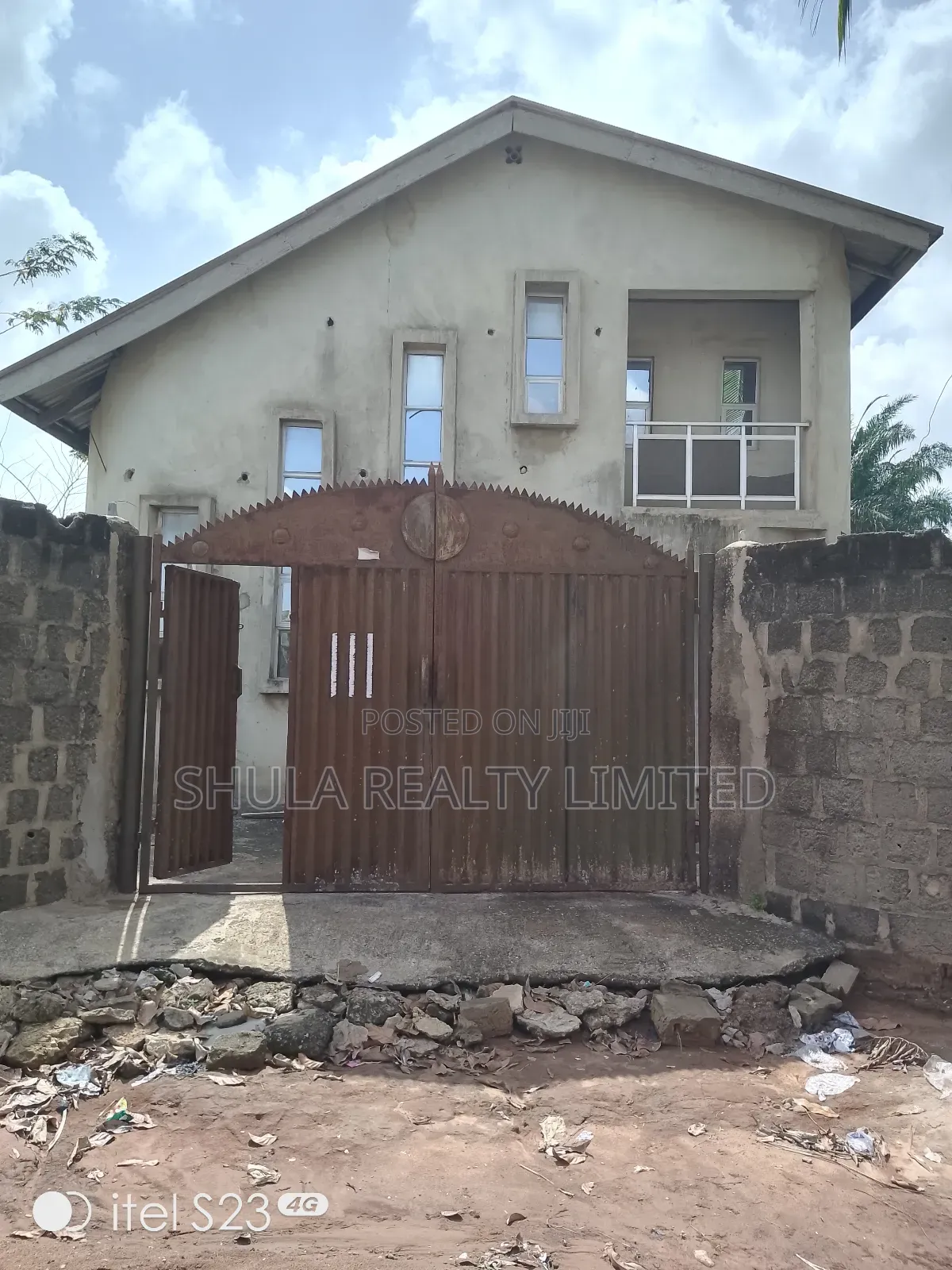 9bdrm Duplex in Okokomaiko for sale