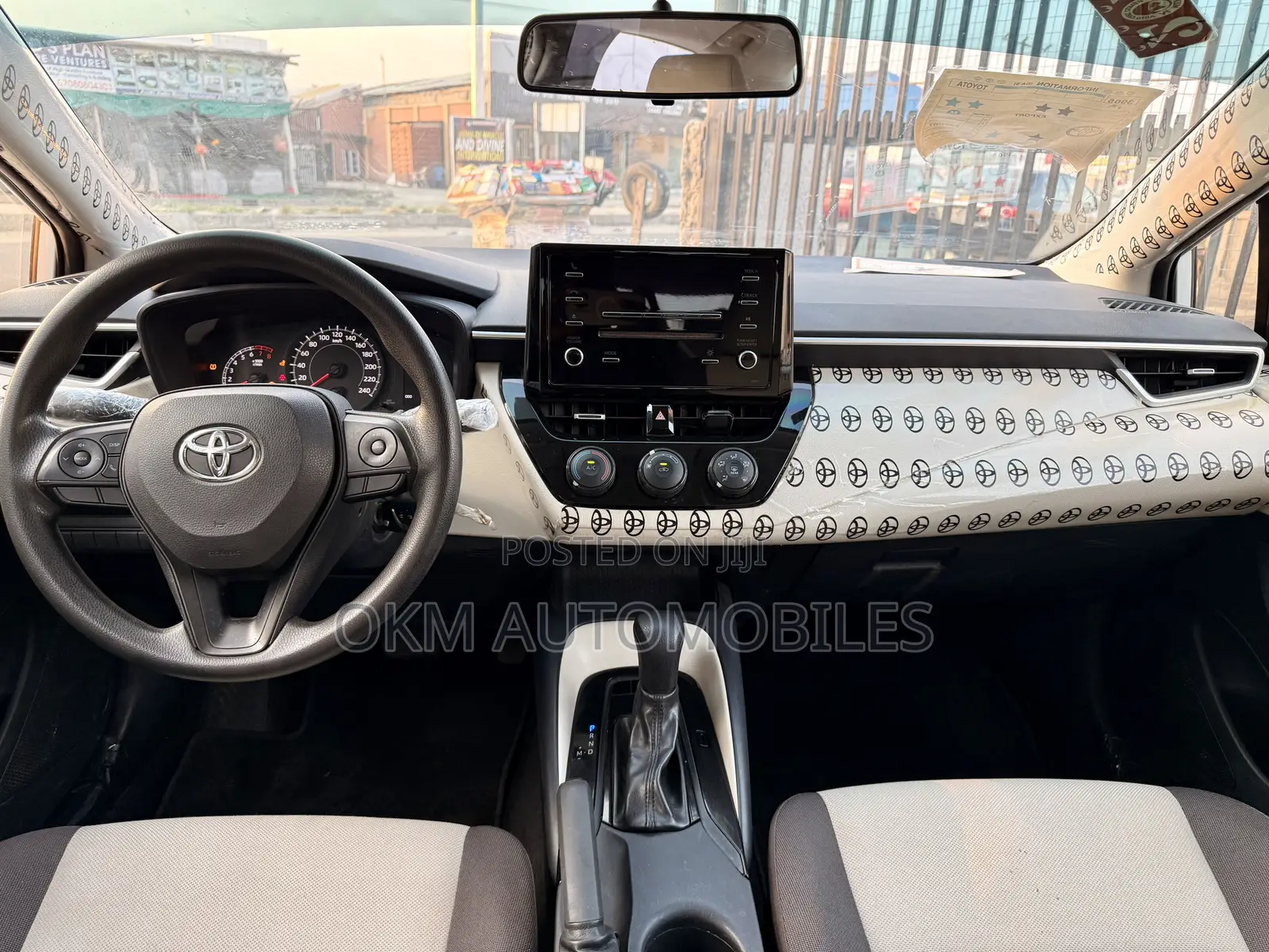 Toyota Corolla XLE 2020 White