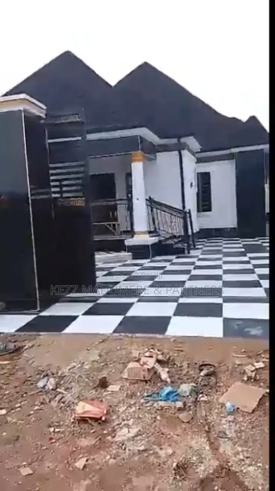 3bdrm Bungalow in Orji Extension , for sale