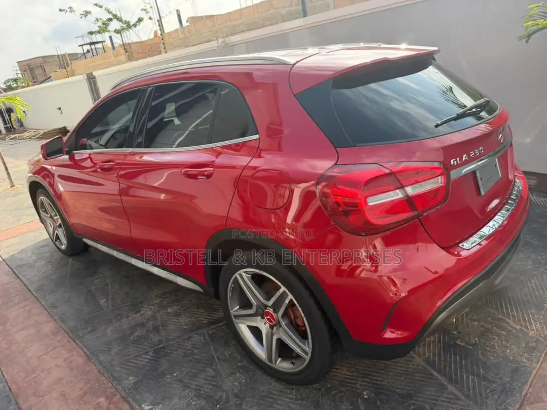 Mercedes-Benz GLA 250 2018 Red