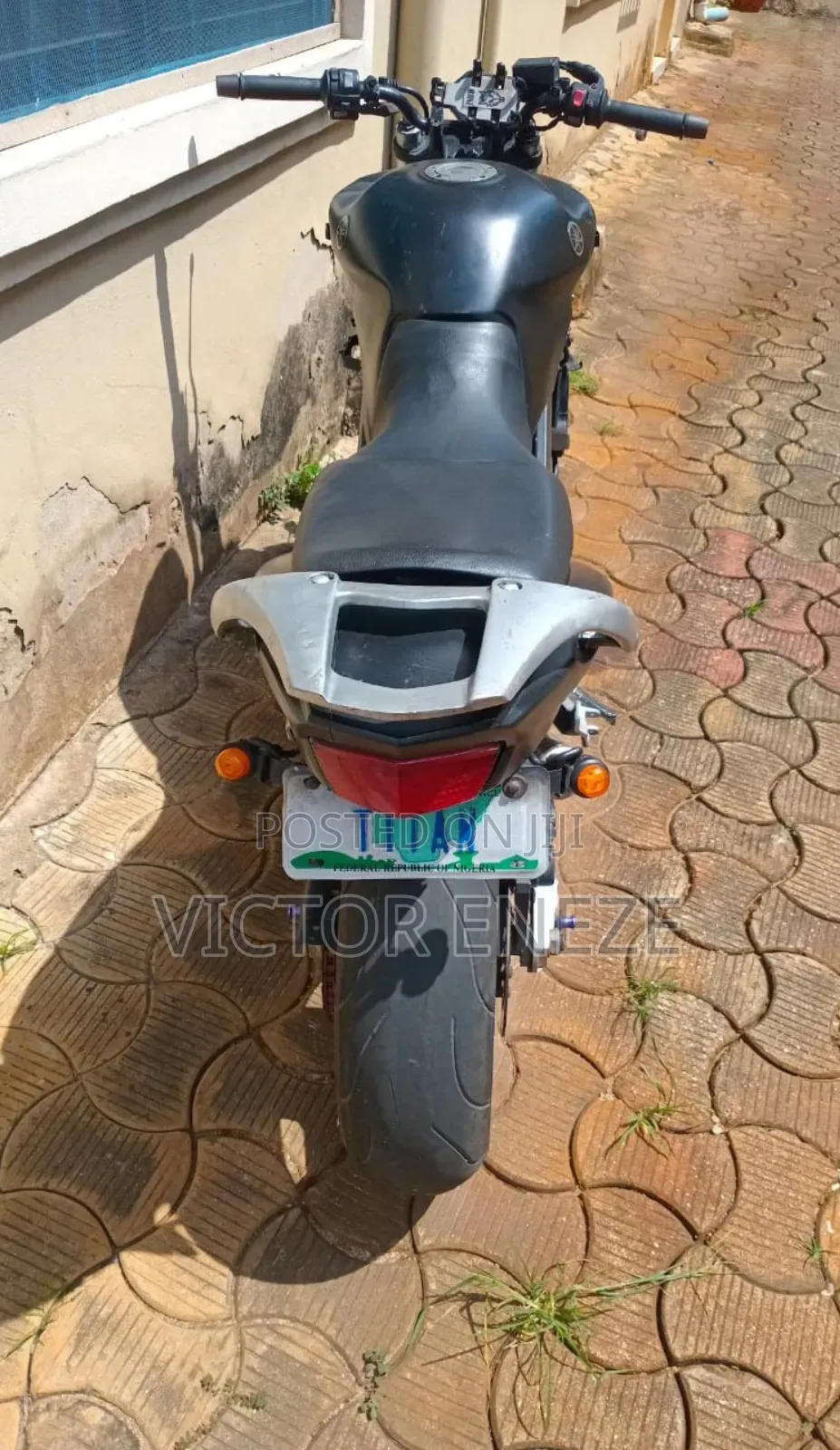 Yamaha 2010 Black