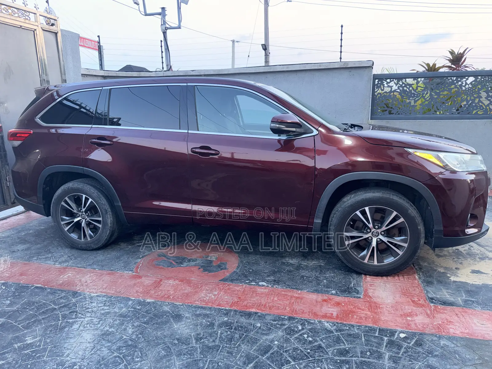 Toyota Highlander LE 4x2 V6 (3.5L 6cyl 8A) 2017 Red
