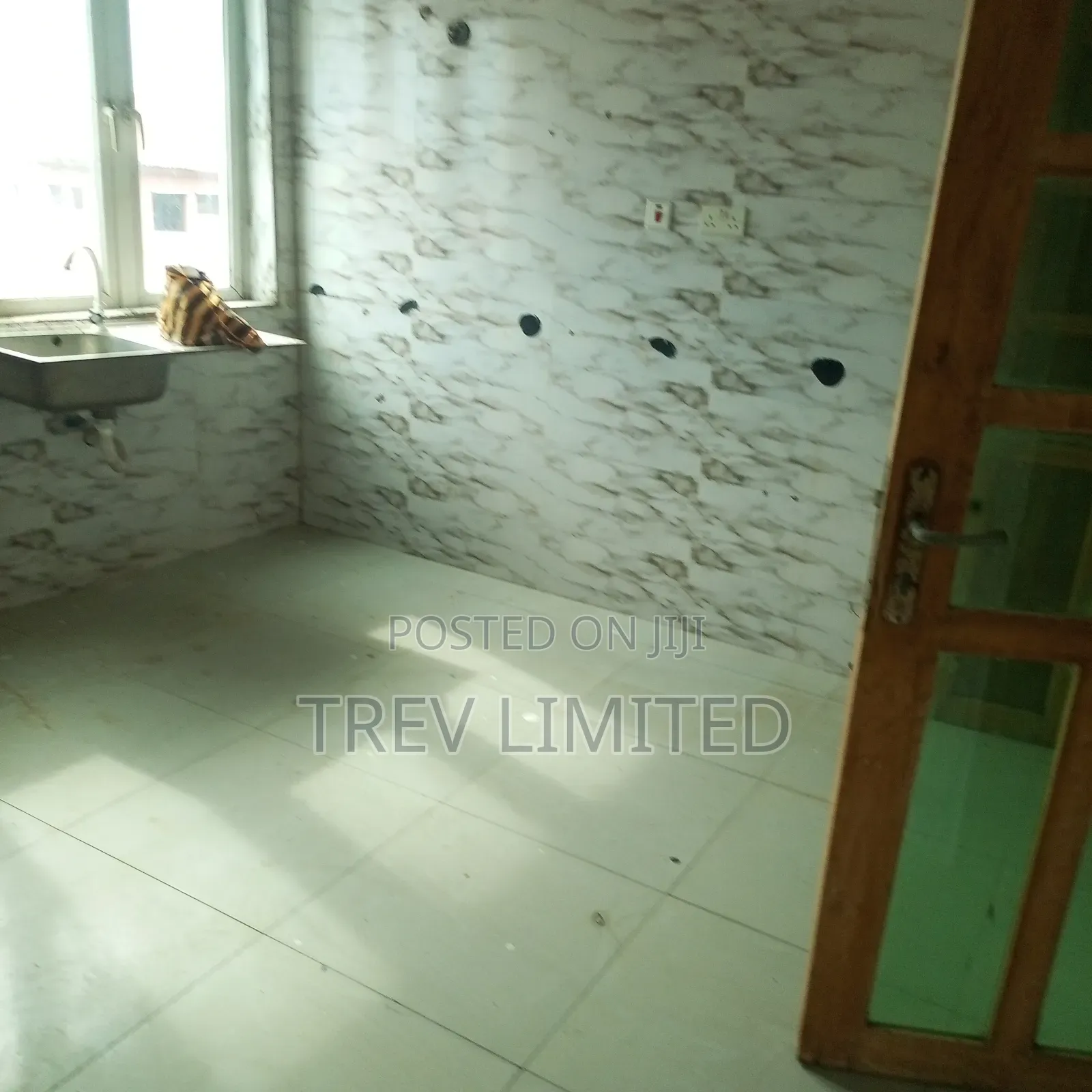 Commercial Space for Lease Facing the Major Badore Road