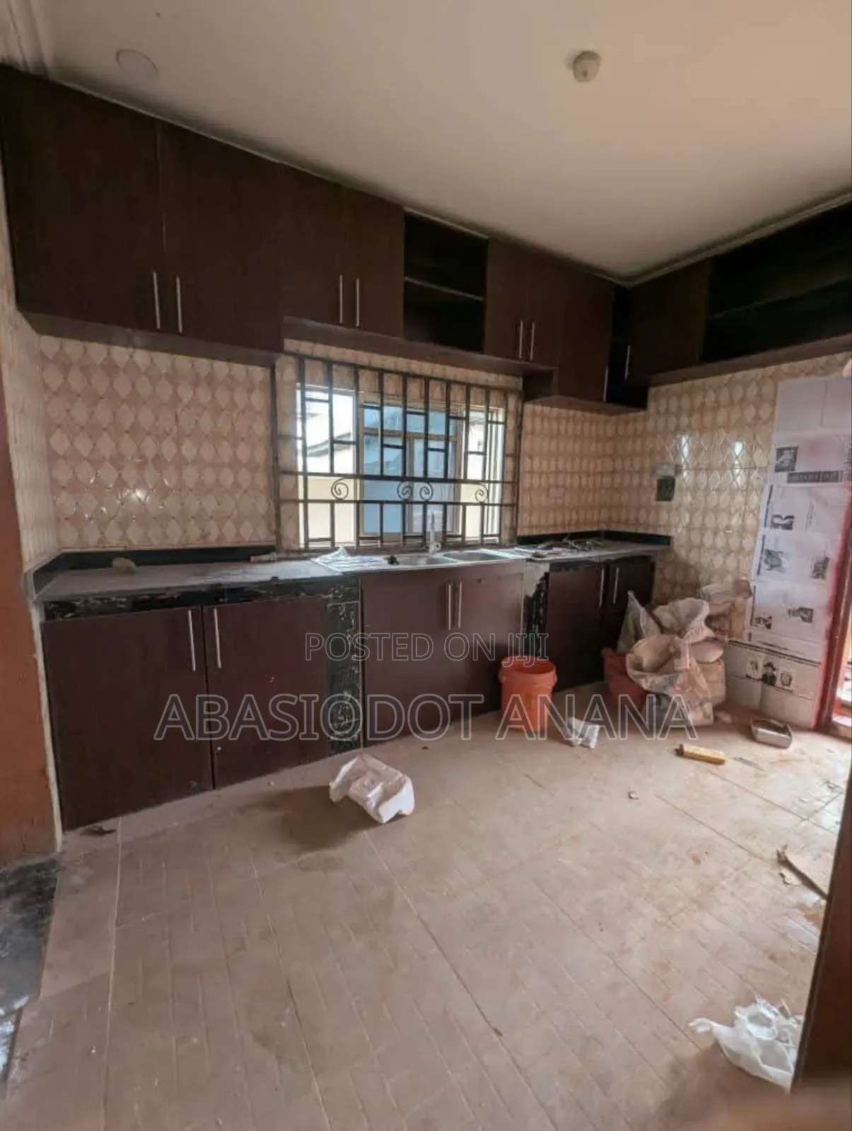 3bdrm Bungalow in Ekpri Nsukara, Uyo for sale