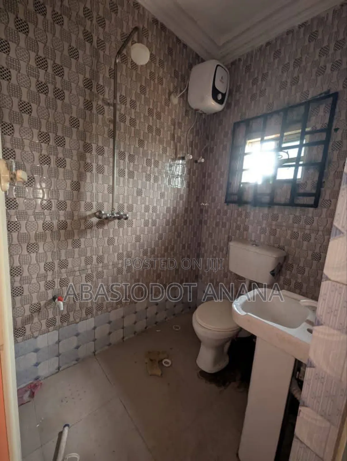 3bdrm Bungalow in Ekpri Nsukara, Uyo for sale