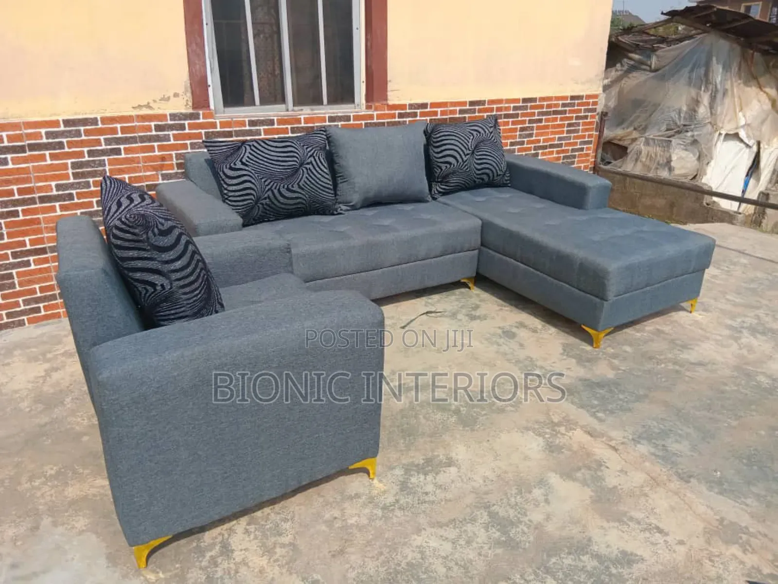 L Shape Parlour Chair With Single