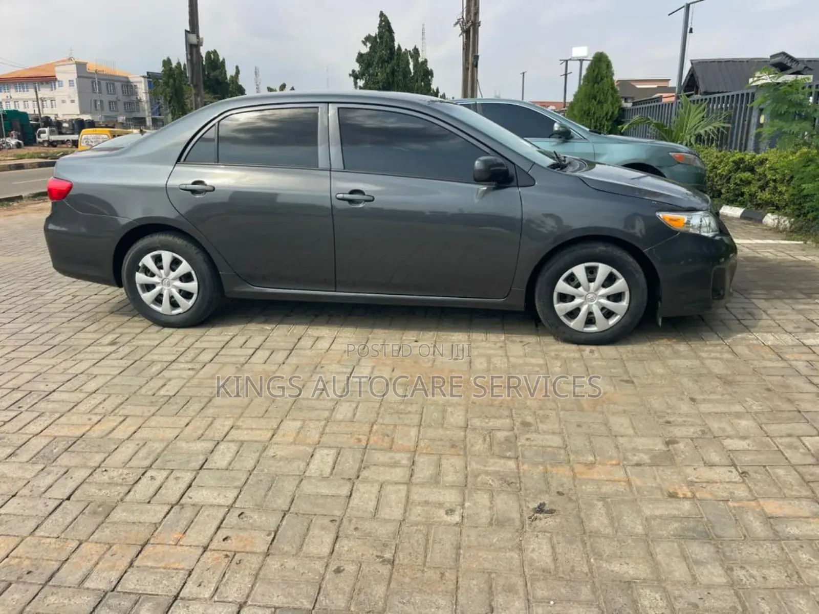Toyota Corolla LE 4dr Sedan (1.8L 4cyl 4A) 2013 Gray