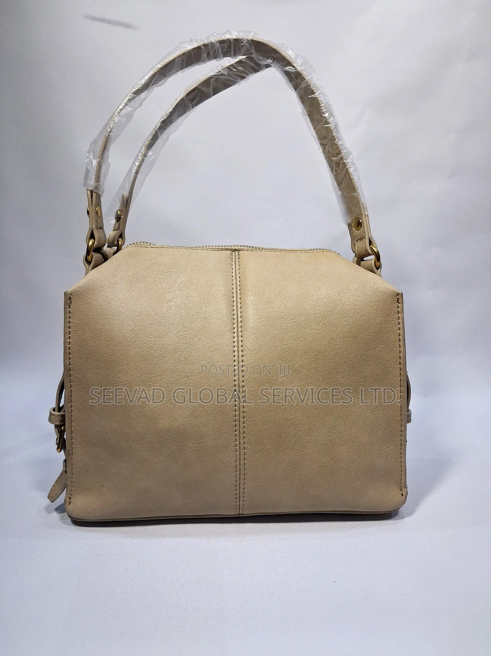 Ladies Vintage Hand and Shoulder Fashion Bag.