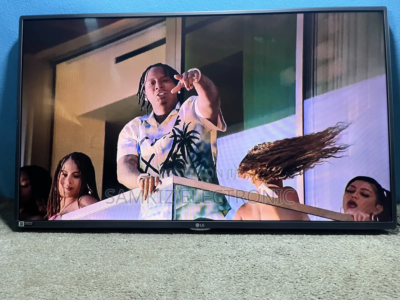 50 Inch Lg Half Smart Tv Only Accepts Youtube (No Netflix)
