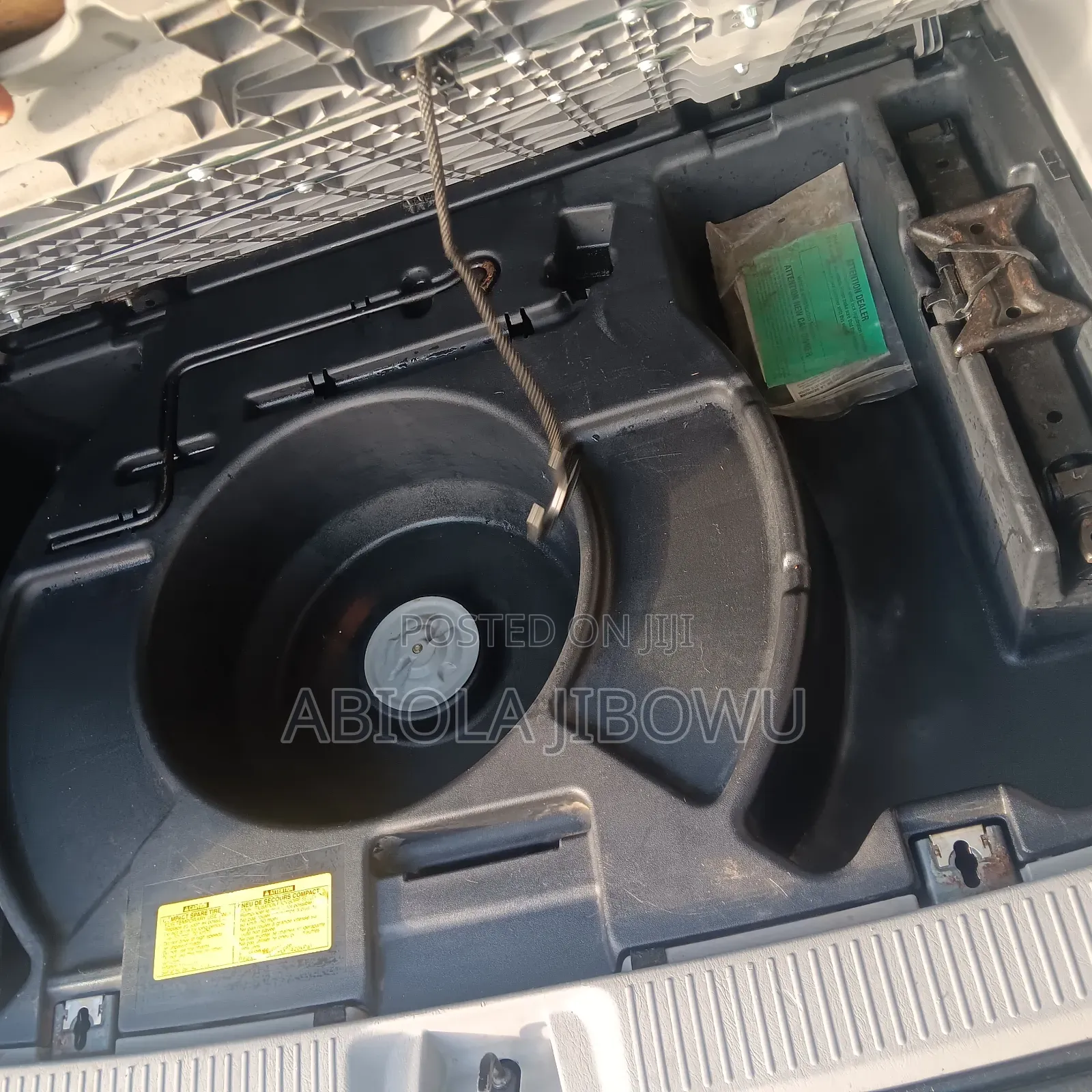 Toyota Matrix XR Hatchback FWD (1.8L 4cyl 4A) 2007 Gray