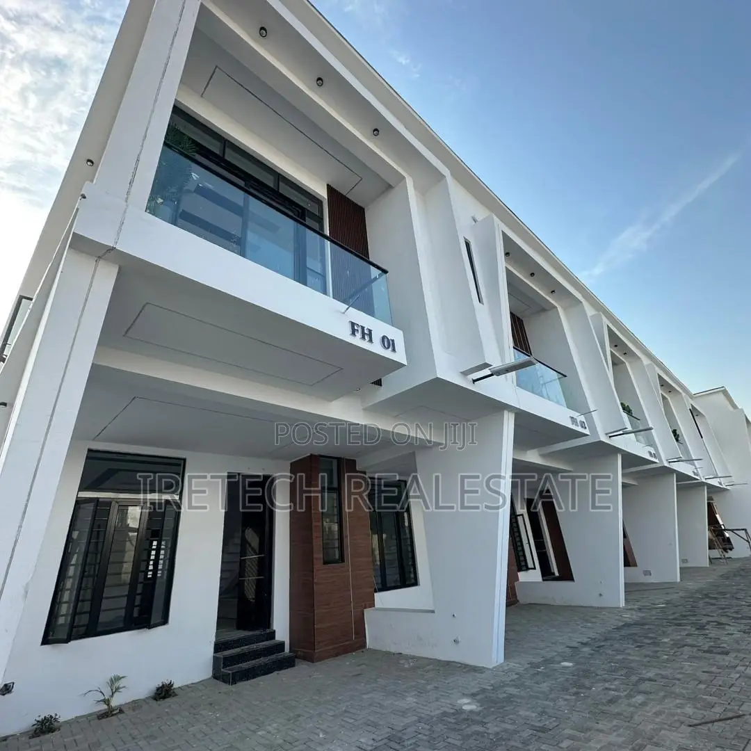 3bdrm Duplex in Ikota for sale