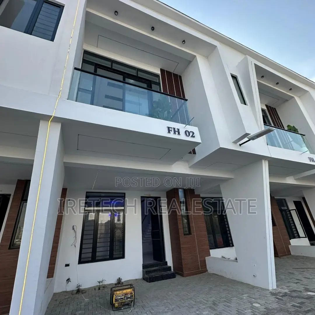 3bdrm Duplex in Ikota for sale