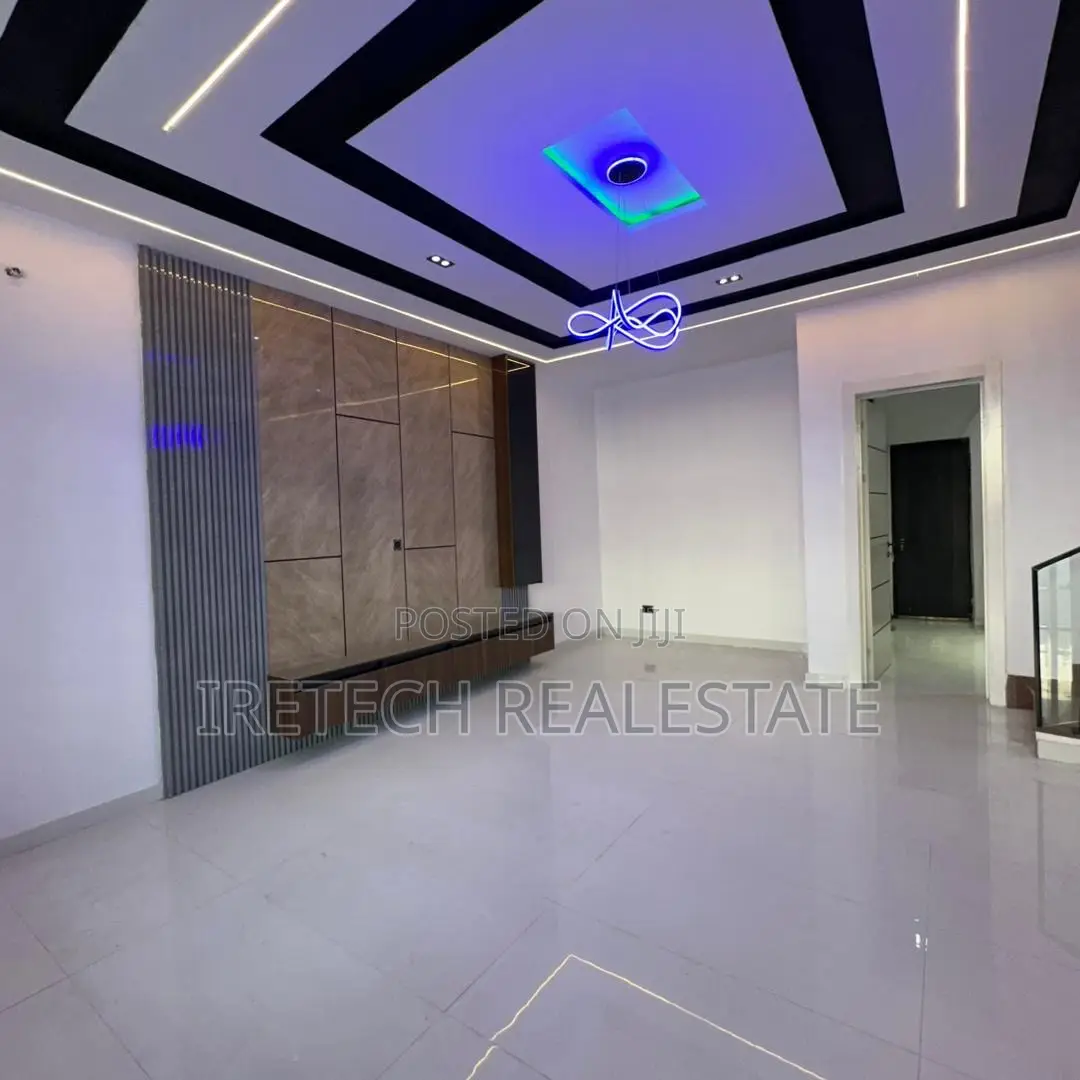 3bdrm Duplex in Ikota for sale