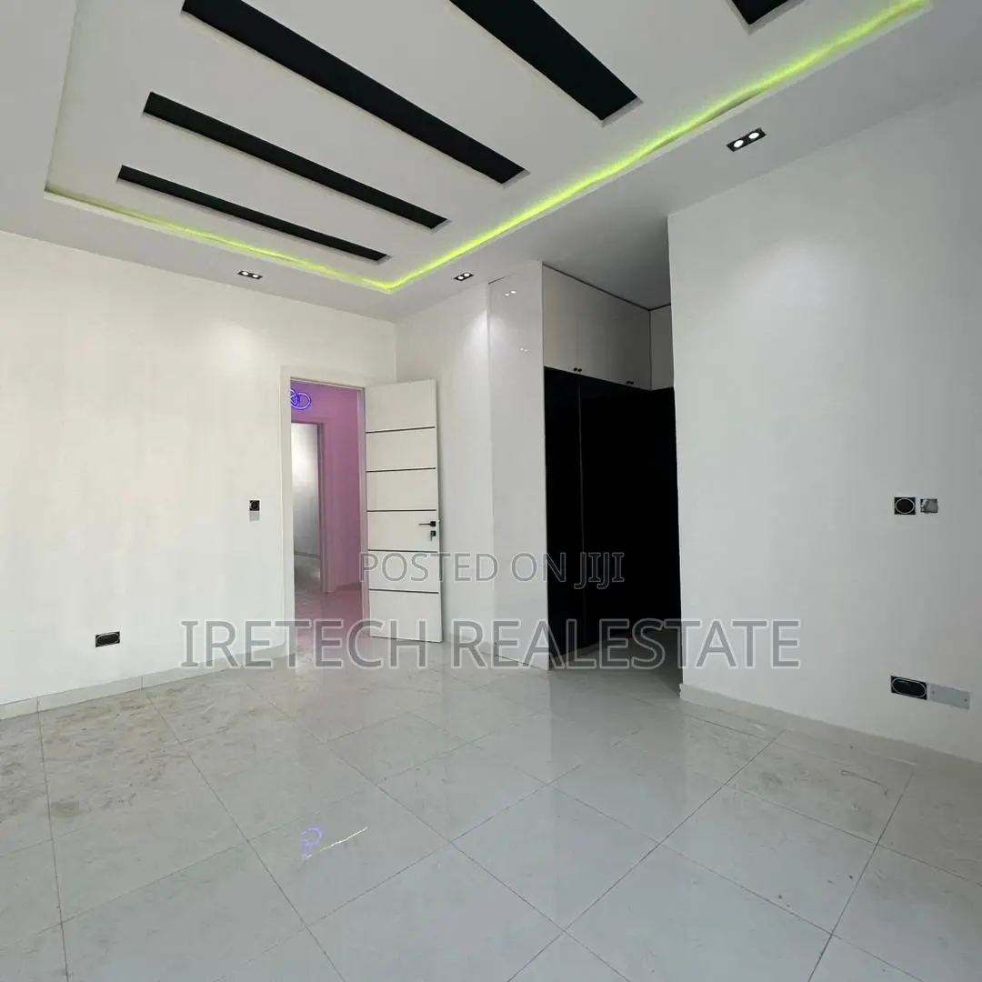 3bdrm Duplex in Ikota for sale