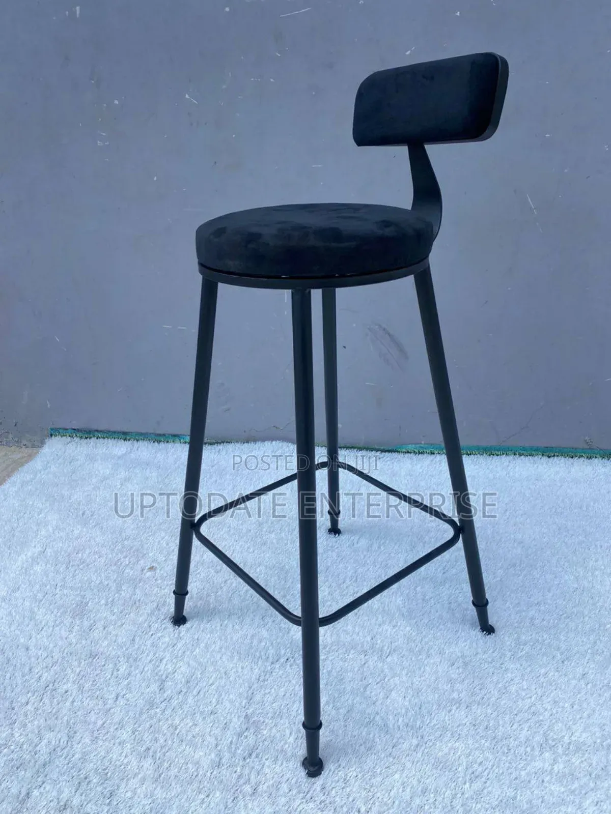 Swerd High Bar Stool
