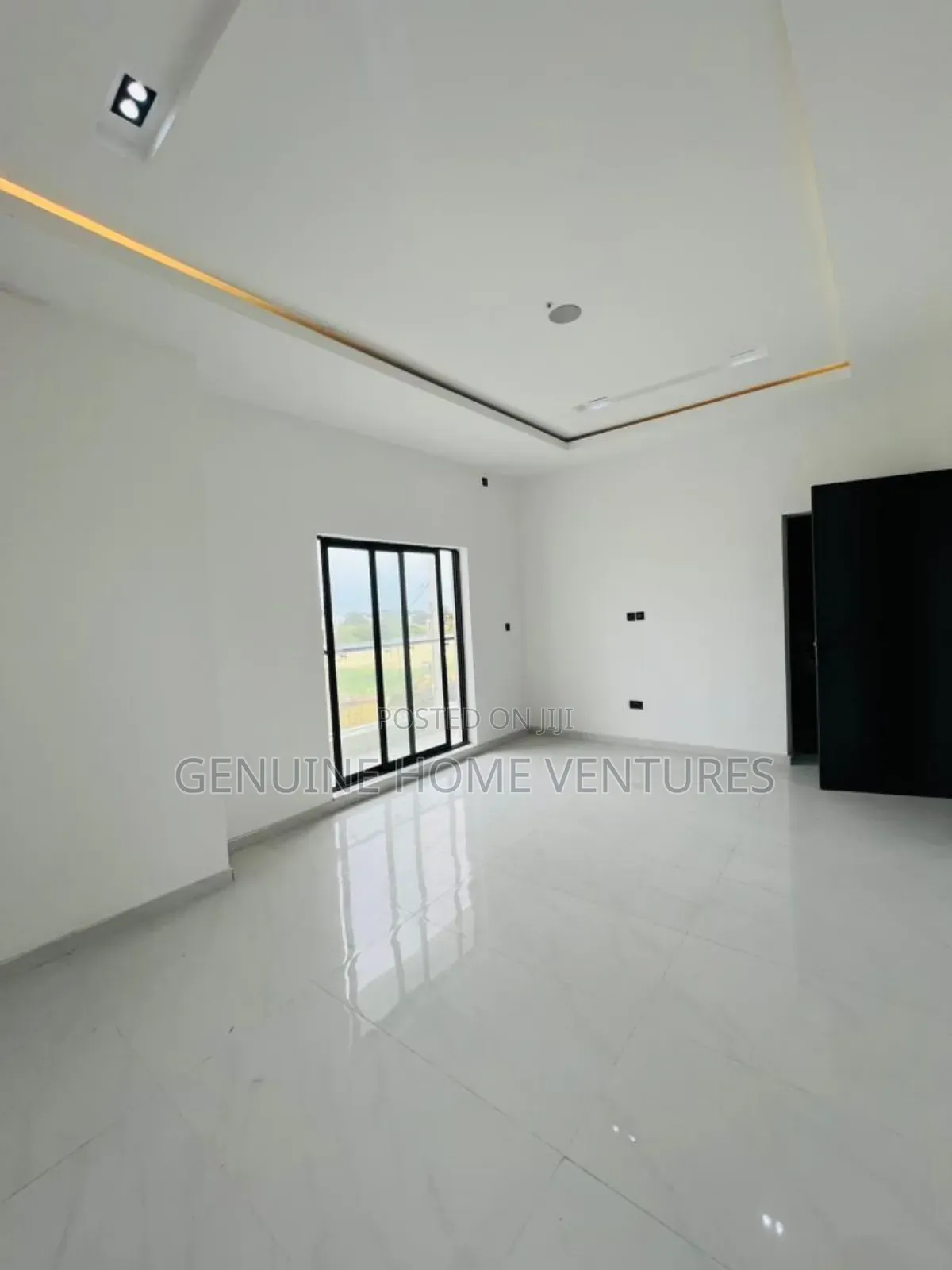 5bdrm Duplex in Ikota for sale