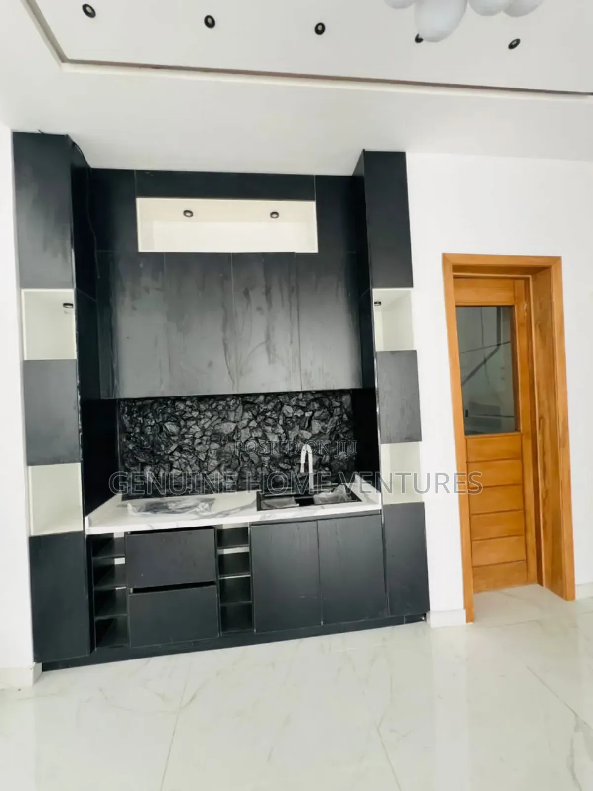 5bdrm Duplex in Ikota for sale