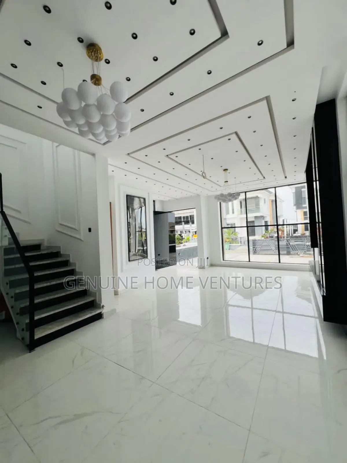 5bdrm Duplex in Ikota for sale