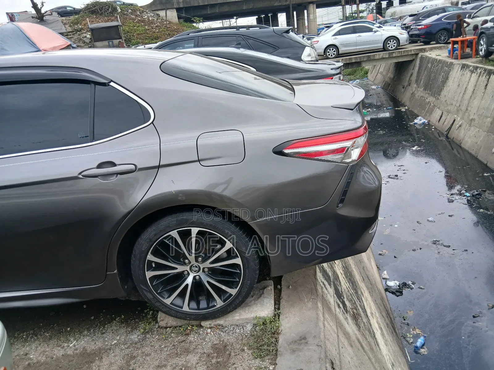 Toyota Camry SE 2021 Gray