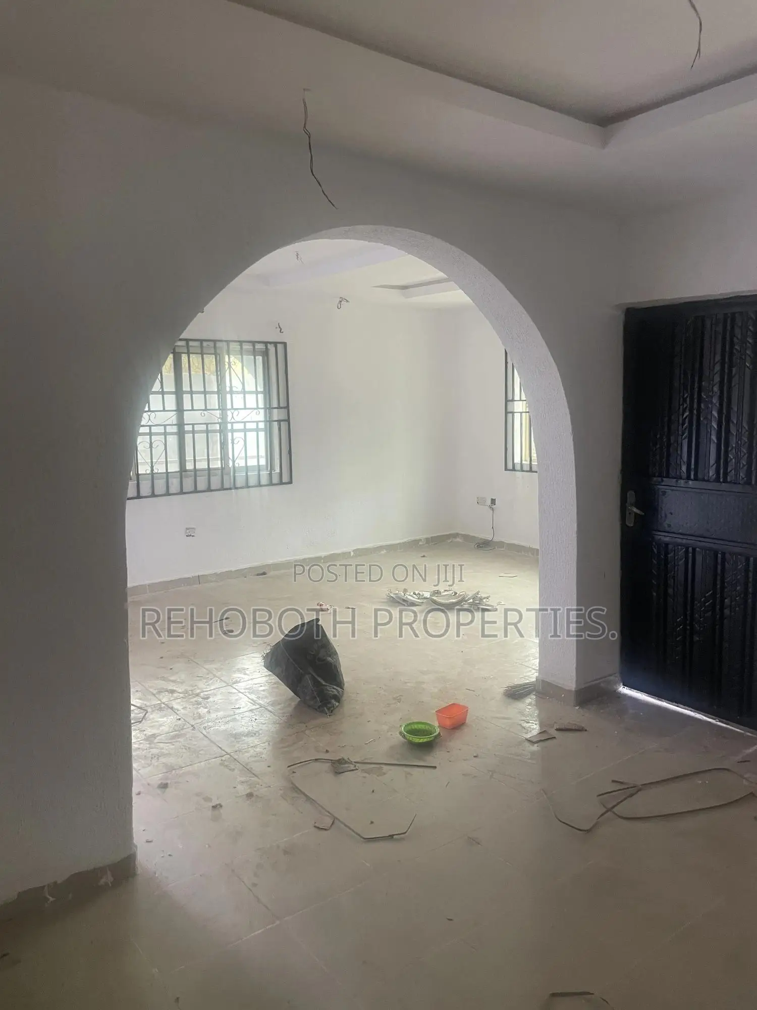 3bdrm Apartment in Back Of White Vill, Akala Express for rent