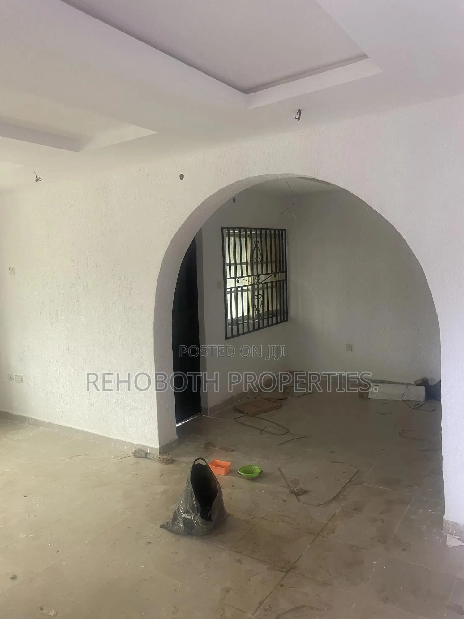 3bdrm Apartment in Back Of White Vill, Akala Express for rent